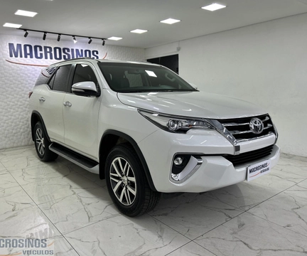 Toyota Hilux SW4 2019 Branco — foto 1 de 3