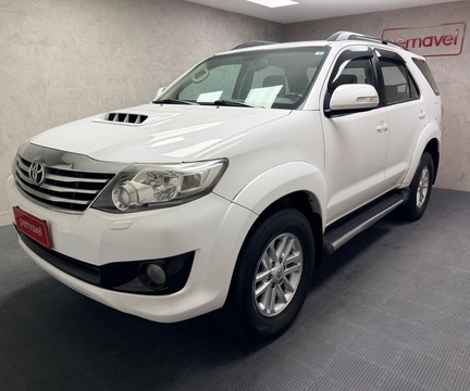 Toyota Hilux SW4 2013 Branco — foto 1 de 3