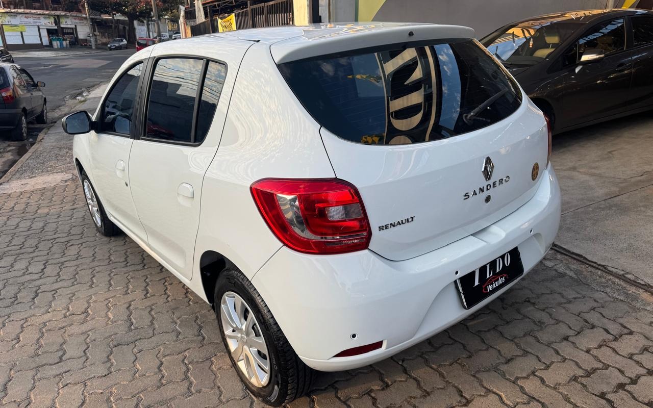 imagem-https://www.socarrao.com.br/sc-vehicle-images-prod/3650090/1788556429572-NC5qcGVn.jpeg