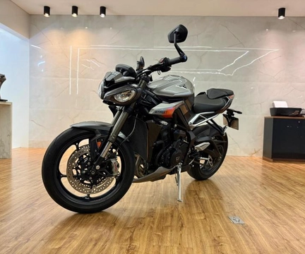 TRIUMPH STREET TRIPLE 765 RS 2023 Prata — foto 1 de 3
