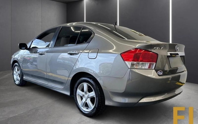 imagem-https://www.socarrao.com.br/sc-vehicle-images-prod/3651268/1789162718456-8453045_15_B_a05d2b855d.jpeg