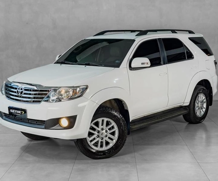 Toyota Hilux CD 4x2 2.4 Diesel 2015 Branco — foto 1 de 3