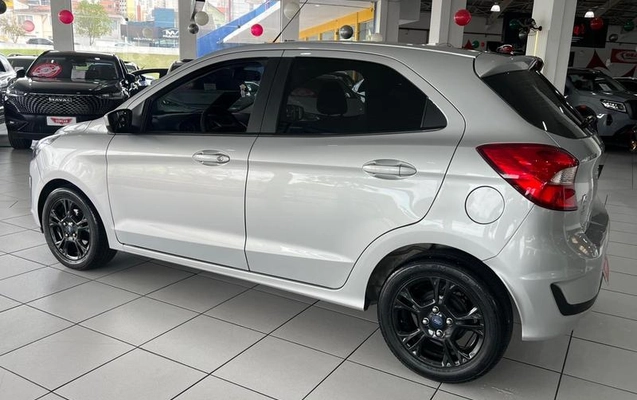 imagem-https://www.socarrao.com.br/sc-vehicle-images-prod/3652525/1789160561345-8314051_21_B_0c95303cd2.jpeg