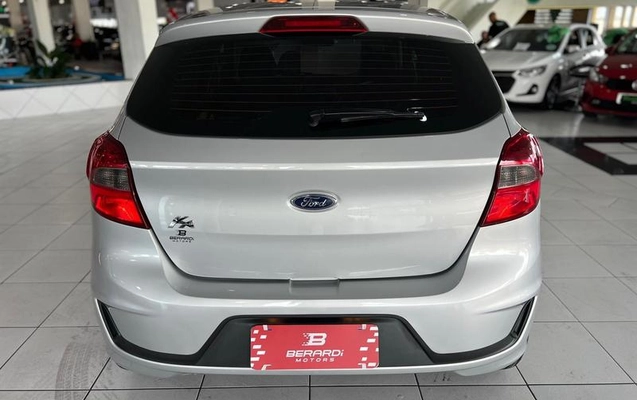 imagem-https://www.socarrao.com.br/sc-vehicle-images-prod/3652525/1789160561345-8314051_5_B_579aa241b7.jpeg