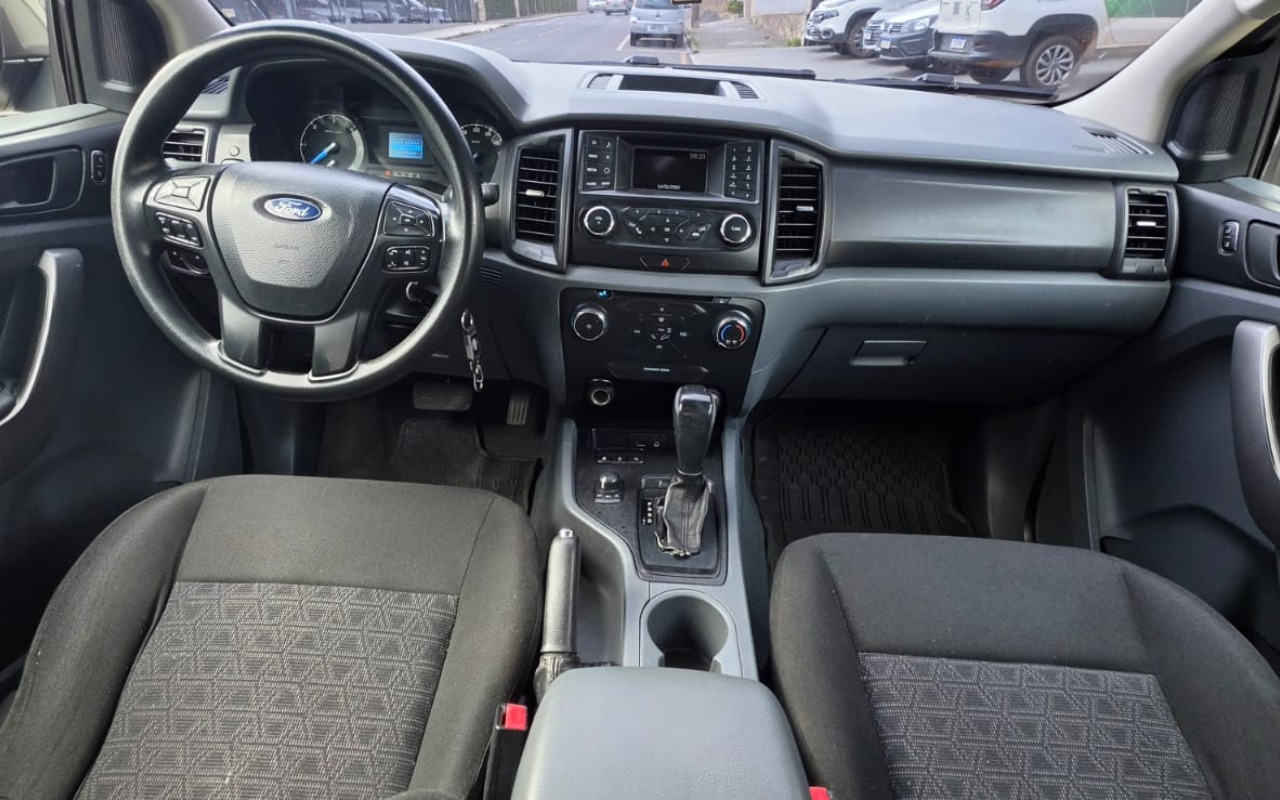 imagem-https://www.socarrao.com.br/sc-vehicle-images-prod/3654976/1788575681347-V2hhdHNBcHAgSW1hZ2UgMjAyNi0wOS0wNCBhdCAxMC4wOS41MyAoMSkuanBlZw.jpeg