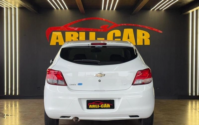 imagem-https://www.socarrao.com.br/sc-vehicle-images-prod/3666196/1790252890640-8453429_4_B_063935e7ad.jpeg