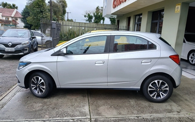 imagem-https://www.socarrao.com.br/sc-vehicle-images-prod/3666555/1788615332968-MTc4ODYxNDk0MzIzMjIzMjI3NzUzMzI5MTQwMTA5OC5qcGc.jpg