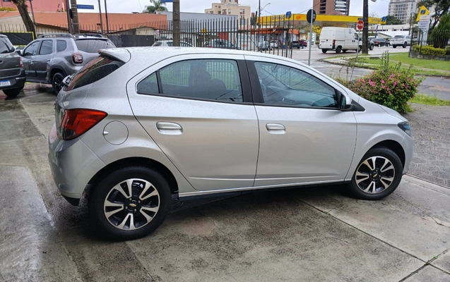 imagem-https://www.socarrao.com.br/sc-vehicle-images-prod/3666555/1788615333103-MTc4ODYxNDk1ODY4ODg2NzU3MDM2MjI5NTIzMjY2NTEuanBn.jpg