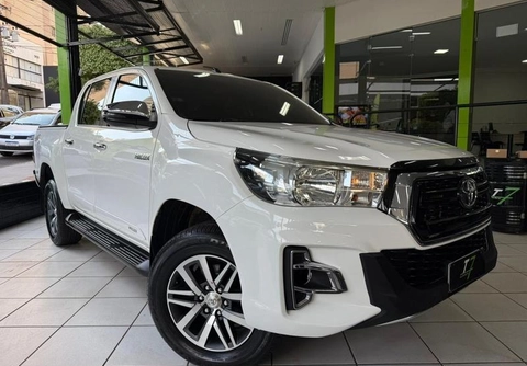 Toyota Hilux 2019 Branco — foto 1 de 3