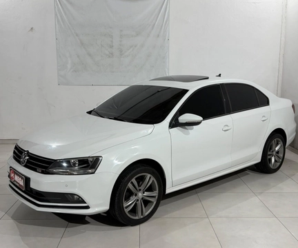 Volkswagen Jetta 2016 Branco — foto 1 de 3