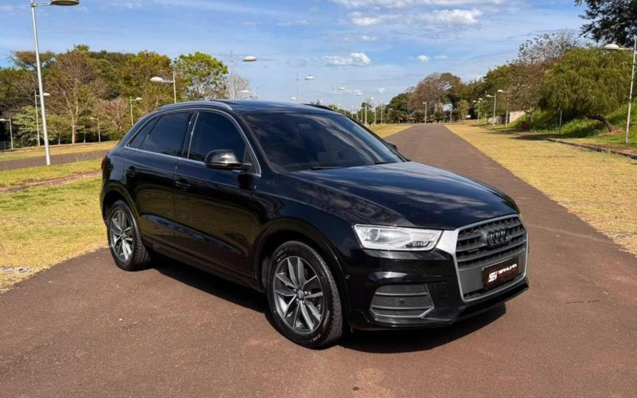 Audi Q3 2018 Preto — foto 1 de 3