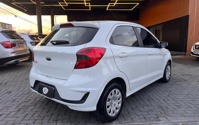imagem-https://www.socarrao.com.br/sc-vehicle-images-prod/3669603/1789221901501-8453385_17_B_09cba22ad7.jpeg
