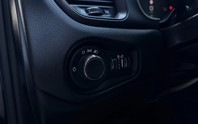 imagem-https://www.socarrao.com.br/sc-vehicle-images-prod/3669885/1788626320327-ZktwgP4kDp2Os7IEplMMEiYGpZw8kNhK.jpg