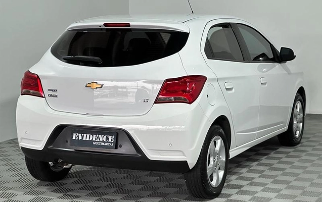 imagem-https://www.socarrao.com.br/sc-vehicle-images-prod/3670001/1788895937179-8449836_3_B_f5f878ab18.jpeg