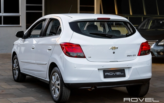 imagem-https://www.socarrao.com.br/sc-vehicle-images-prod/3670755/1788954835305-irkq1WQkDvrIEBCg1TXxzkR3IKOQbp0X.jpg