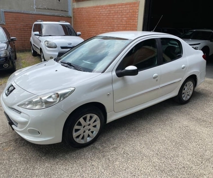 Peugeot 207 2013 Branco — foto 1 de 3