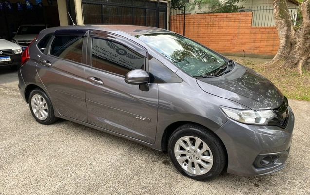 imagem-https://www.socarrao.com.br/sc-vehicle-images-prod/36714/1786797986157-5iTJEjpFXx75bdxUg7n9XrJle4dwNSfh.jpg