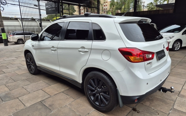 imagem-https://www.socarrao.com.br/sc-vehicle-images-prod/3671630/1789773342115-f9S4mjzZegQJedRhFhyxth3Ow2tvRA8Y.jpg