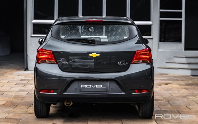 imagem-https://www.socarrao.com.br/sc-vehicle-images-prod/3672246/1789130835554-G2jwrn3olklVBnjog4IuMh88Cvs5C2Mv.jpg