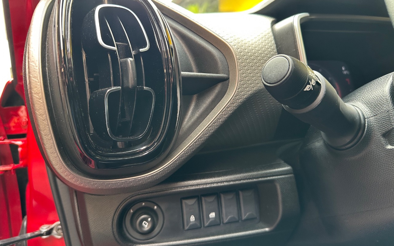 imagem-https://www.socarrao.com.br/sc-vehicle-images-prod/3674018/1788635694200-SU1HXzk0OTQuanBlZw.jpeg