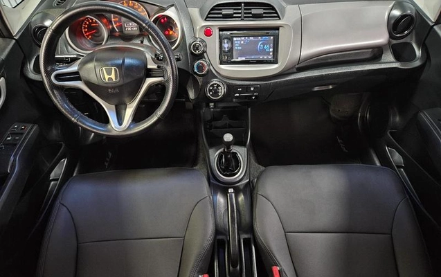 imagem-https://www.socarrao.com.br/sc-vehicle-images-prod/3675311/1789163546842-8430884_17_B_23478d8dd7.jpeg