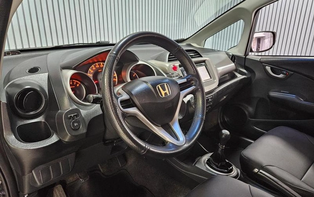imagem-https://www.socarrao.com.br/sc-vehicle-images-prod/3675311/1789163546849-8430884_13_B_5def2cfcd8.jpeg
