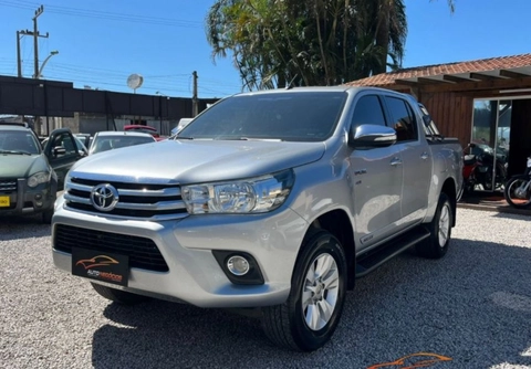 Toyota Hilux 2017 Prata — foto 1 de 3