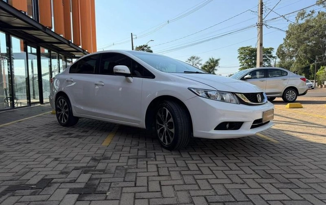 imagem-https://www.socarrao.com.br/sc-vehicle-images-prod/3690630/1789345331744-8391758_4_B_88835c9b31.jpeg