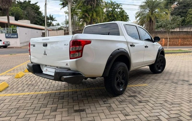 imagem-https://www.socarrao.com.br/sc-vehicle-images-prod/3690634/1789345347432-8454876_4_B_81e4586da5.jpeg