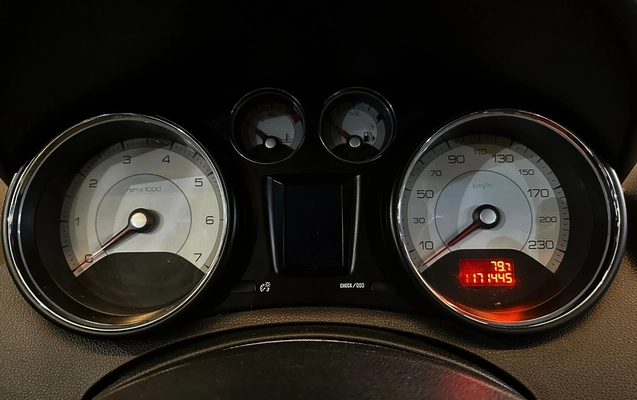 imagem-https://www.socarrao.com.br/sc-vehicle-images-prod/3690692/1788746014887-7_051801.jpg