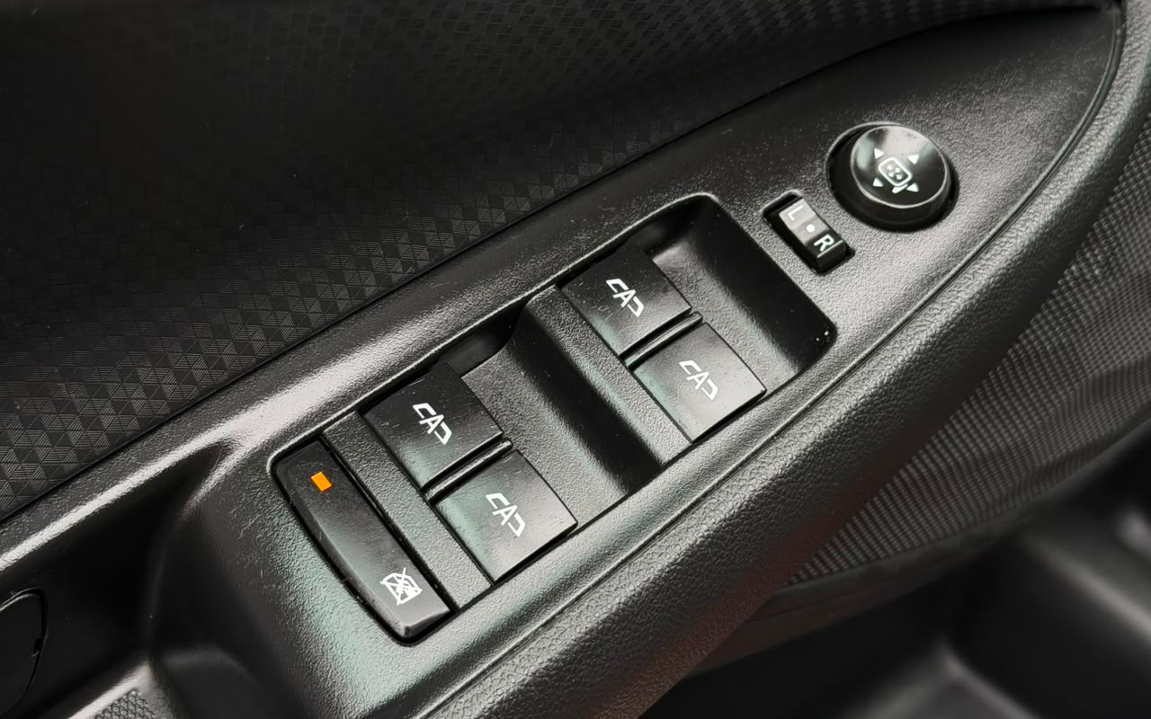 imagem-https://www.socarrao.com.br/sc-vehicle-images-prod/3698108/1788786923142-V2hhdHNBcHAgSW1hZ2UgMjAyNi0wOS0wNSBhdCAxMS41MS40NiAoMikuanBlZw.jpeg