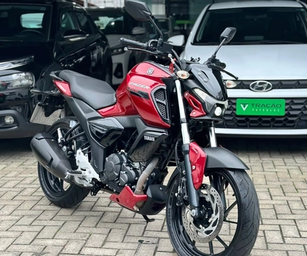 YAMAHA FZ15 150 FAZER CONNECTED FLEX 2025 Vermelho — foto 1 de 3