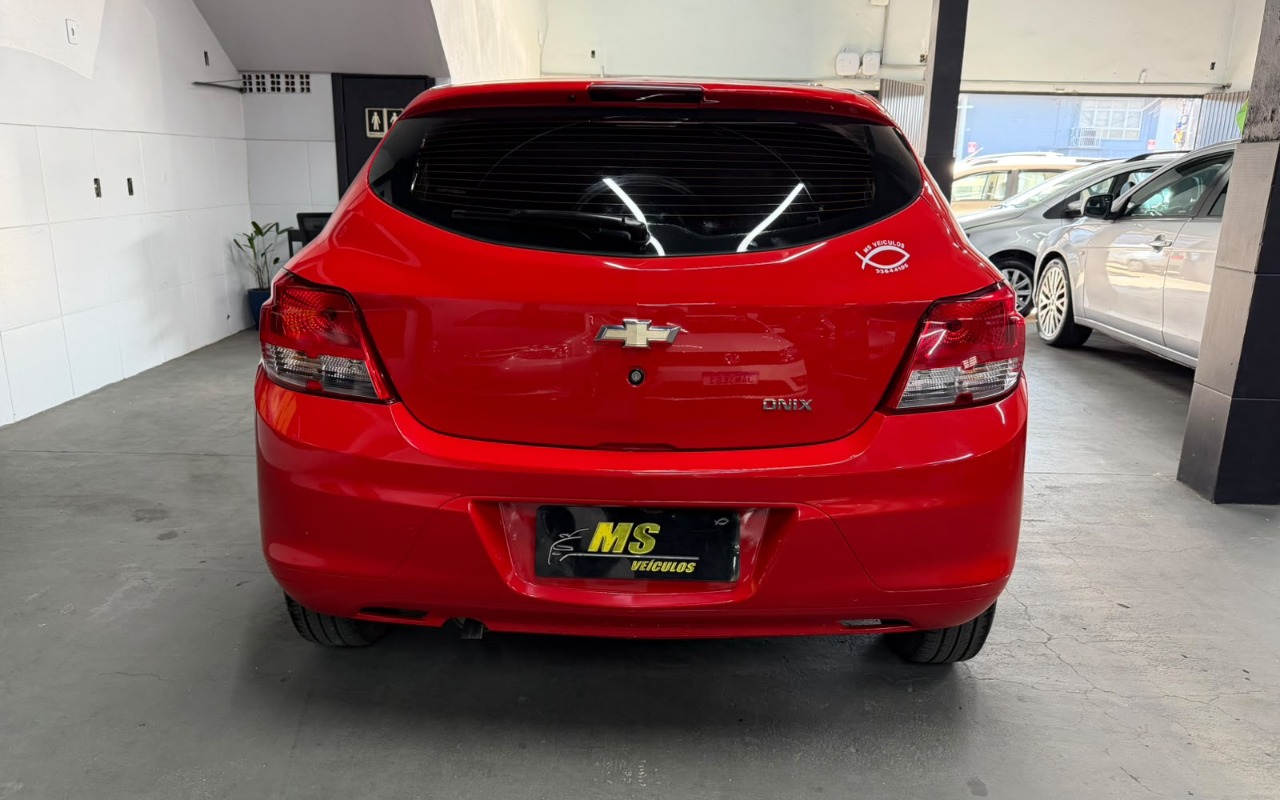 imagem-https://www.socarrao.com.br/sc-vehicle-images-prod/3706351/1788870998724-V2hhdHNBcHAgSW1hZ2UgMjAyNi0wOS0wOCBhdCAwOS4zMS41OCAoMSkuanBlZw.jpeg