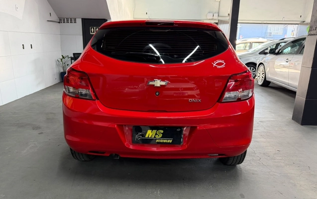 imagem-https://www.socarrao.com.br/sc-vehicle-images-prod/3706351/1788870998724-V2hhdHNBcHAgSW1hZ2UgMjAyNi0wOS0wOCBhdCAwOS4zMS41OCAoMSkuanBlZw.jpeg
