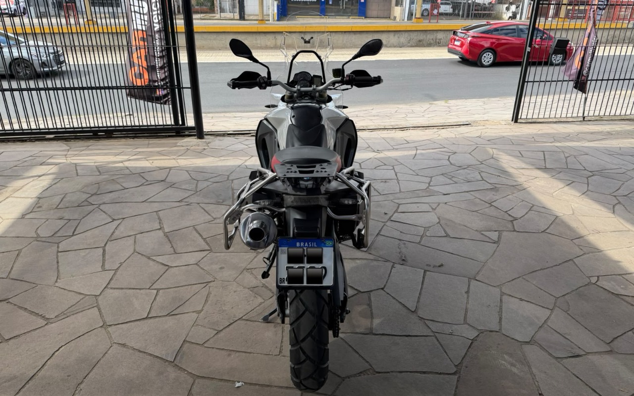 imagem-https://www.socarrao.com.br/sc-vehicle-images-prod/3706595/1788871762805-V2hhdHNBcHAgSW1hZ2UgMjAyNi0wOS0wOCBhdCAwOS40MS4wNyAoMSkuanBlZw.jpeg