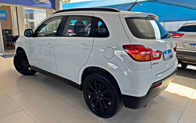 imagem-https://www.socarrao.com.br/sc-vehicle-images-prod/3707096/1788872873156-Rey0YMZonBKEiFdYVal286IRJdgWIZFh.jpg