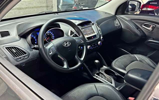 imagem-https://www.socarrao.com.br/sc-vehicle-images-prod/3707114/1788872902011-bUNF3UXEvxq34B1IW397BBukADYSuL0Z.jpg
