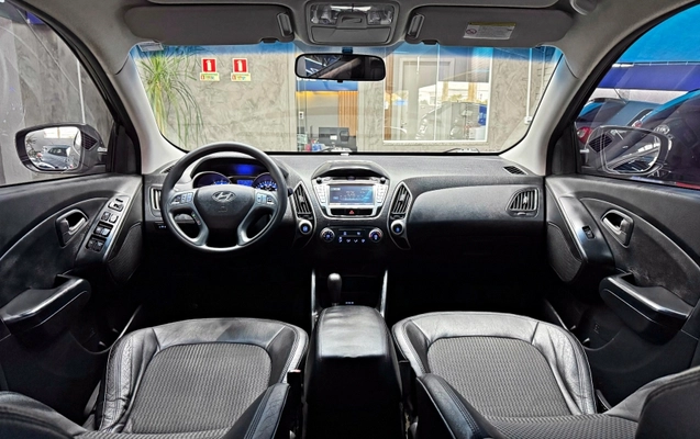imagem-https://www.socarrao.com.br/sc-vehicle-images-prod/3707114/1788872902011-pdPc5dBfnhBAN7P1Co9tkrfc56i1TODR.jpg