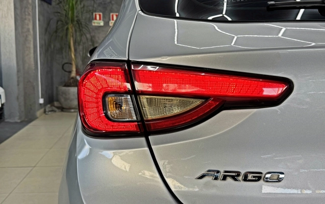 imagem-https://www.socarrao.com.br/sc-vehicle-images-prod/3707131/1788980542345-UrG8HeSjw31IJGLOlArJrCsqlQbINAcM.jpg
