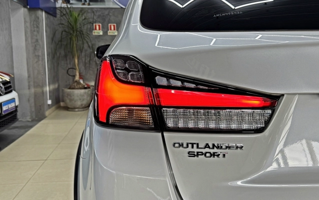 imagem-https://www.socarrao.com.br/sc-vehicle-images-prod/3707150/1788872944795-7zk10Y8sUTTfDjbTE0Az10sLQTSGg3UI.jpg