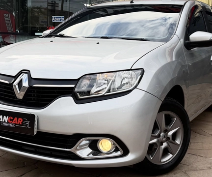 Renault Logan 2017 Prata — foto 1 de 3