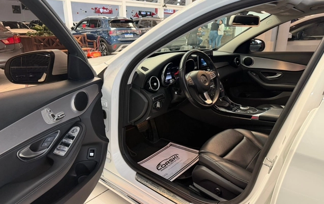imagem-https://www.socarrao.com.br/sc-vehicle-images-prod/3708289/1788875533248-YTk4NWE3MmMtYmE0OC00ZDRkLWE0YjQtYWJjNDc3ZGQ4MWE4LmpwZWc.jpeg