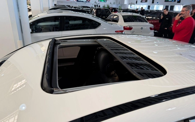 imagem-https://www.socarrao.com.br/sc-vehicle-images-prod/3708289/1788875533854-ZDczMmYxOGMtNjhhMS00NzkyLWExNGQtN2ZiNDc0MzdkN2ViLmpwZWc.jpeg