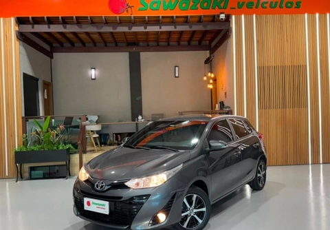 Toyota Yaris 2022 Cinza — foto 1 de 3