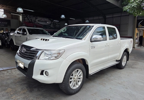 Toyota Hilux 2015 Branco — foto 1 de 3