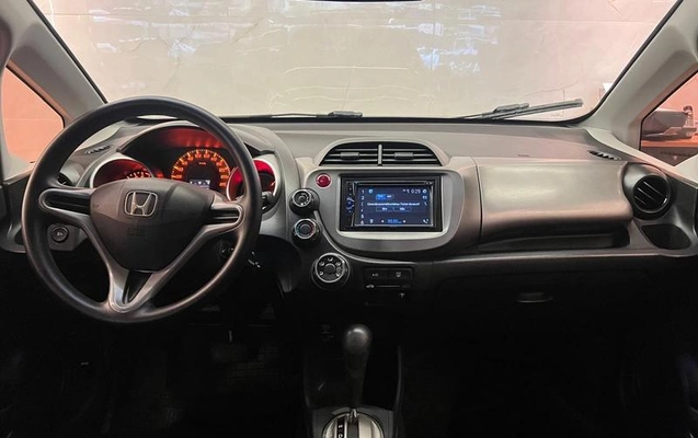 imagem-https://www.socarrao.com.br/sc-vehicle-images-prod/3708707/1789571572116-8455911_3_B_3a3f1f93f6.jpeg
