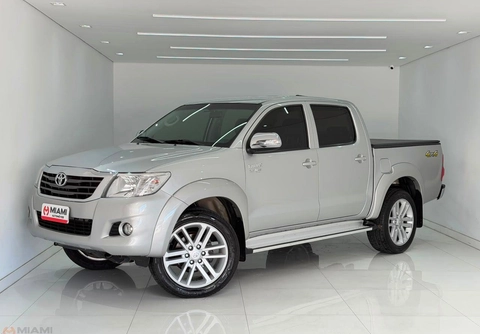Toyota Hilux 2014 Prata — foto 1 de 3