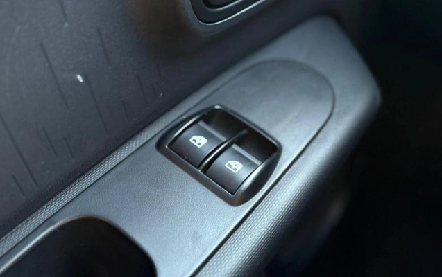 imagem-https://www.socarrao.com.br/sc-vehicle-images-prod/3709229/1788878577817-ODA1MzgxN18wX0JfOTkzMzk2NTM2OC5qcGVn.jpeg