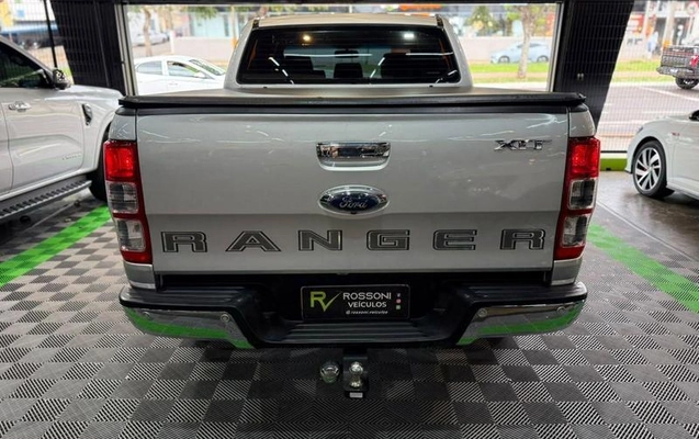 imagem-https://www.socarrao.com.br/sc-vehicle-images-prod/3709580/1788879793595-8456215_15_B_2f8d6917f0.jpeg