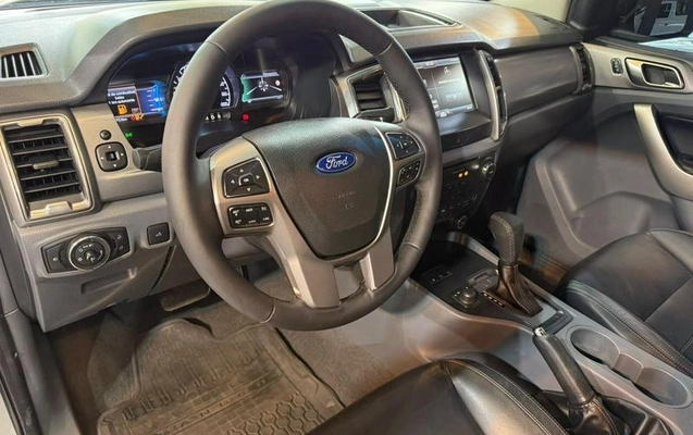 imagem-https://www.socarrao.com.br/sc-vehicle-images-prod/3709580/1788879793597-8456215_13_B_83c54ec4f2.jpeg